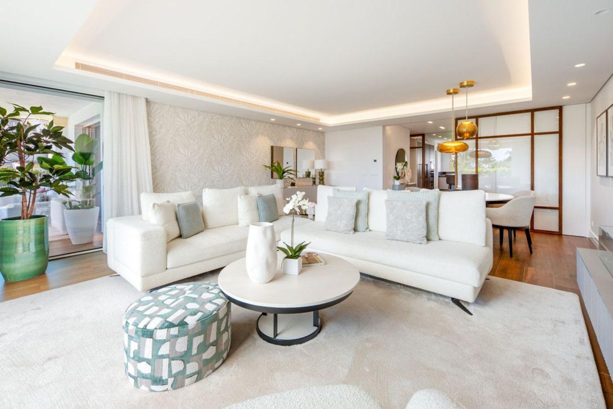Venta de piso en Piso en Urbanización Monte Paraíso, 1, Lomas de Marbella Club, Marbella, Marbella
 photo 3