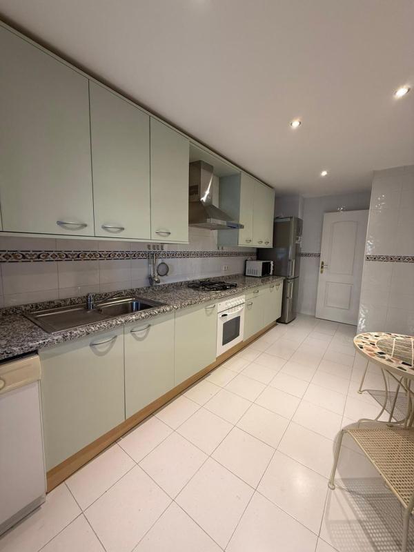 Venta de piso en Piso en Santiago De Compostela, 4, Linda Vista-Nueva Alcántara-Cortijo Blanco, Marbella, Marbella
 photo 3