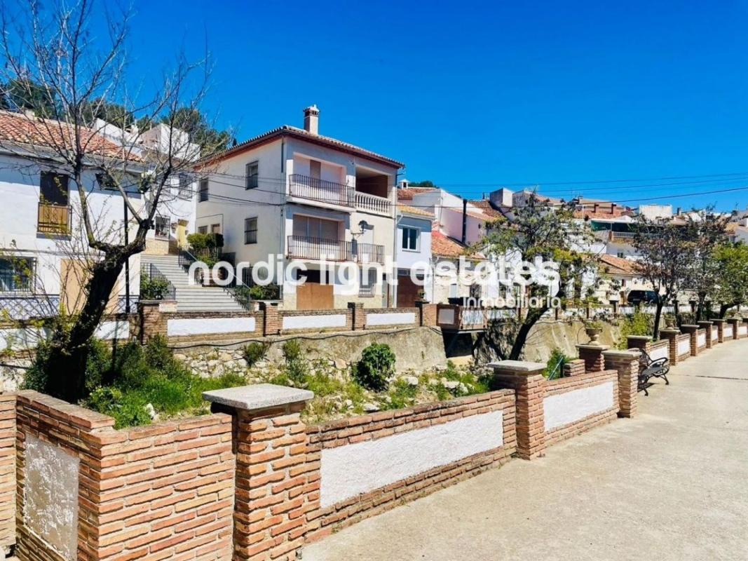 Venta de chalet adosado en  Chalet adosado en Alfarnate , Alfarnate photo 4