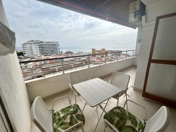Venta de piso en Piso en Plaza de la Nogalera, 6, El Bajondillo, Torremolinos, Torremolinos
photo 1