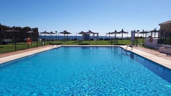 Продажа квартиры на Piso en Urbanizacion Bahia de Estepona, Guadalobón, Estepona, Эстепона
thumbnail 2