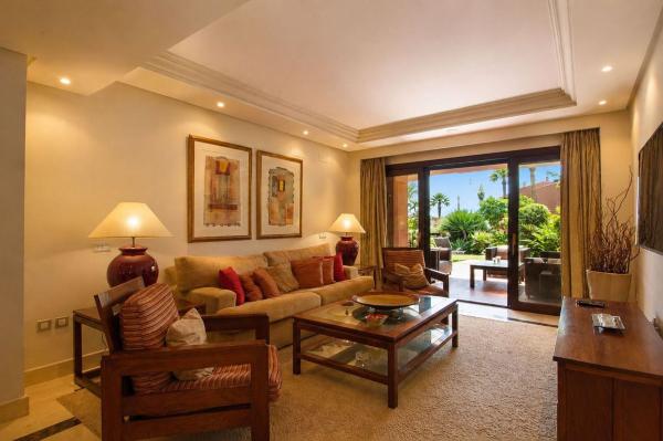 Venta de piso en Piso en Calle Océano Ártico, Kempinski, Estepona, Estepona
thumbnail 2