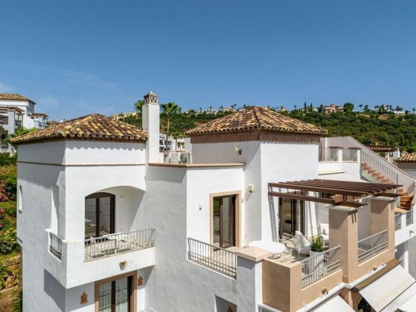 Ático en venta en Ático en Urbanizacion Torre Esteril, Los Arqueros-Puerto del Almendro, Benahavís, Benahavís thumbnail 3
