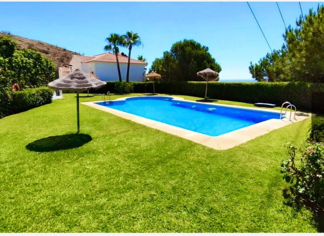 Venta de chalet adosado en Chalet adosado en Calle Brezo s/n, Arroyo de la Miel, Benalmádena , Benalmádena photo 2