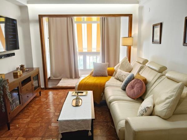 Venta de piso en Piso en Period Felipe Sanchez, 2, Calvario, Torremolinos, Torremolinos
photo 1