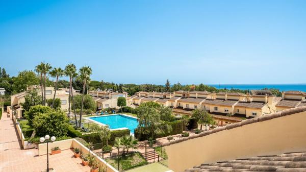 Chalet adosado en Avenida Piedramar, Nagüeles, Marbella photo 1
