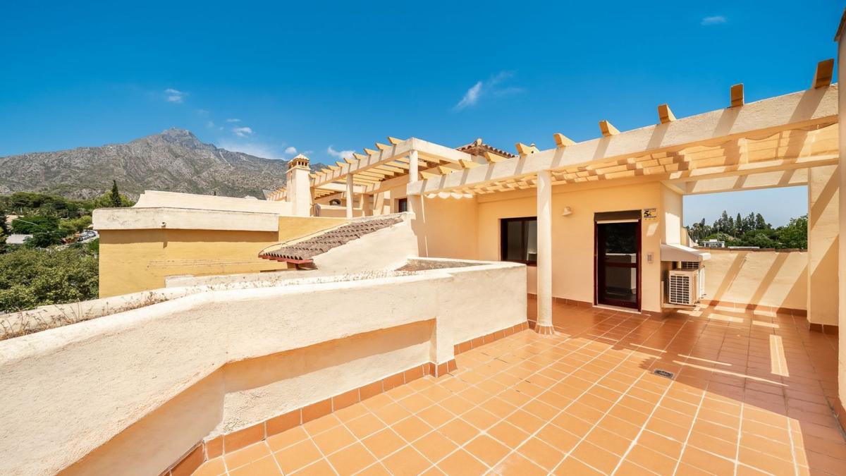 Sale of townhouse in Chalet adosado en Avenida Piedramar, Nagüeles, Marbella , Marbella photo 3