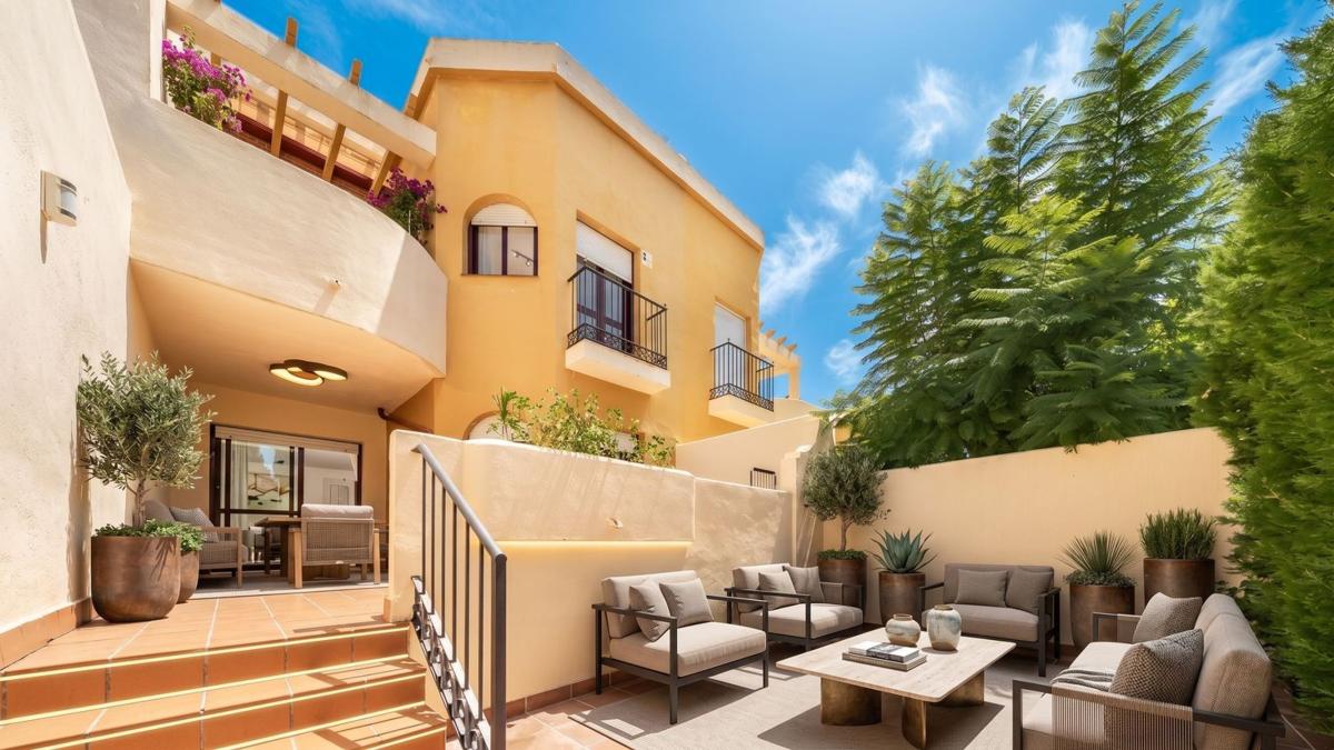 Sale of townhouse in Chalet adosado en Avenida Piedramar, Nagüeles, Marbella , Marbella photo 4