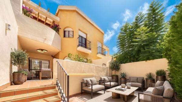 Chalet adosado en Avenida Piedramar, Nagüeles, Marbella photo 4
