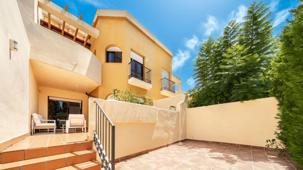 Sale of townhouse in Chalet adosado en Avenida Piedramar, Nagüeles, Marbella , Marbella photo 5