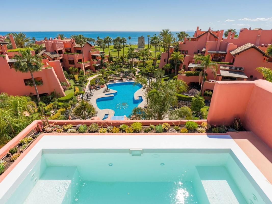 Venta de duplex en Dúplex en Urbanizacion Torre Bermeja, Guadalmansa, Estepona, Estepona photo 2