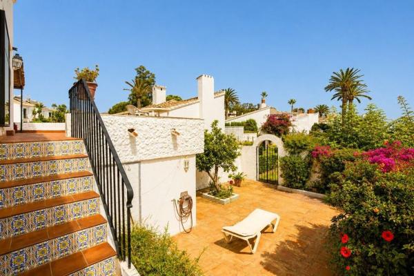 Chalet pareado en Urbanización Villas Andaluzas, Punta Plata, Estepona photo 4