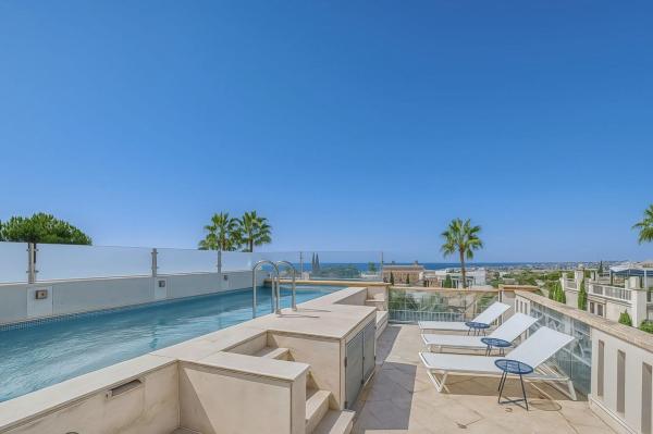 Chalet pareado en Sierra Blanca, Marbella thumbnail 2