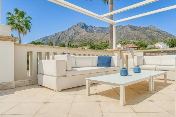Chalet pareado en Sierra Blanca, Marbella thumbnail 3