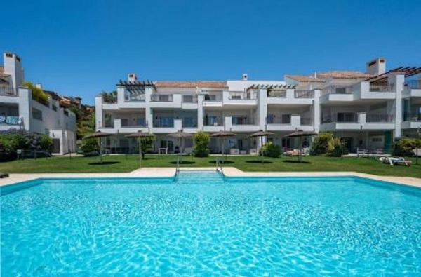 Venta de piso en Piso en Calle Clara Campoamor, 6, La Mairena, Ojén, Ojén
 photo