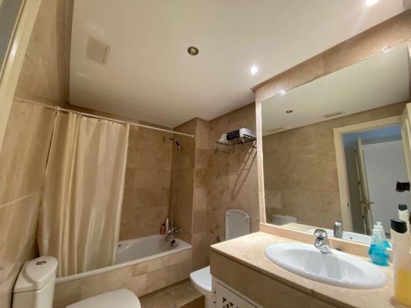 Sale of flat in Piso en Avenida Dama de Noche, 10, Hacienda Elviria, Marbella, Marbella
 photo 4