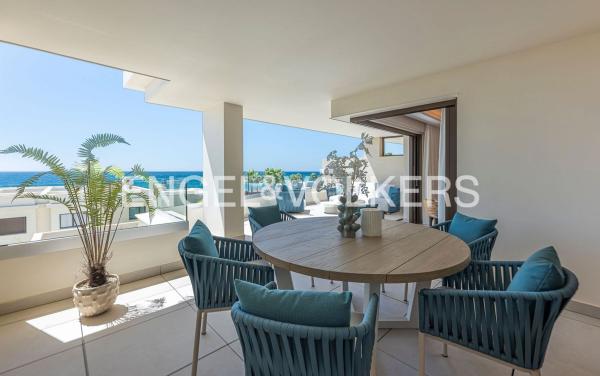 Sale of flat in Piso en Torre del Velerín, Urbanización Velaya, El Velerín, Estepona, Estepona
 photo 1