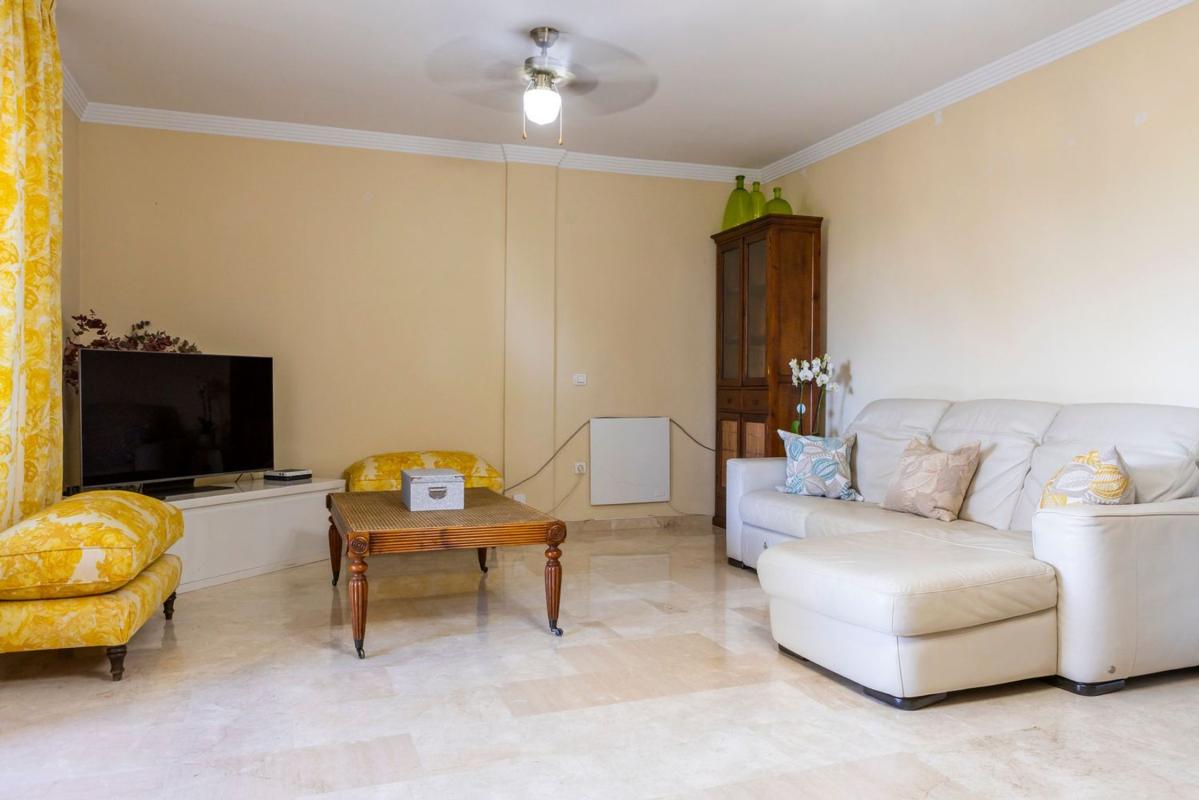 Venta de piso en Piso en Valeriano Rodriguez-elvir, Hacienda Elviria, Marbella, Marbella
photo 3