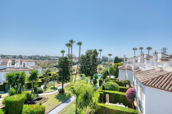 Chalet adosado en Calle Espliego, Bel-Air, Estepona photo 1
