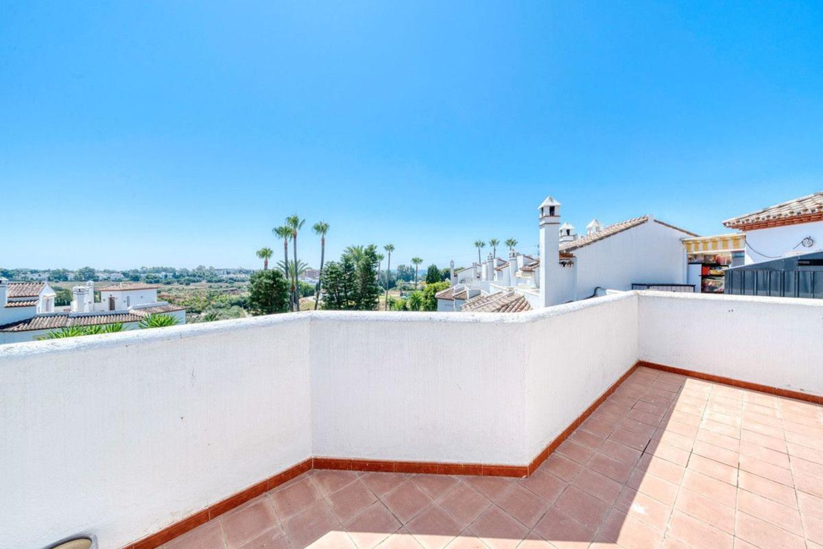 Venta de chalet adosado en Chalet adosado en Calle Espliego, Bel-Air, Estepona , Estepona photo 3