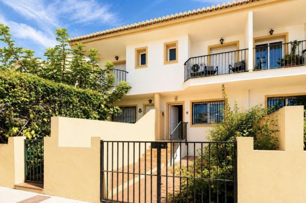 Chalet adosado en Lugar Conjunto Playa del Arenal, Las Chapas-Alicate Playa, Marbella photo 1
