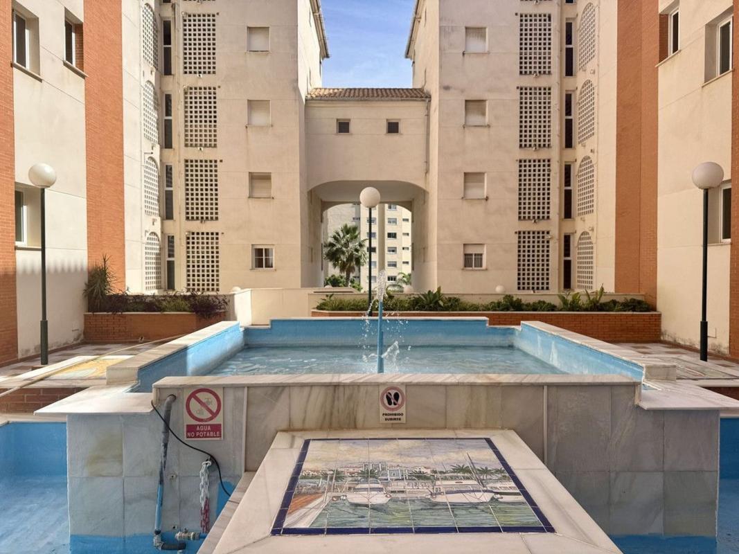 Venta de piso en Piso en Calle del Naranjo, Puerto de Estepona, Estepona, Estepona
 photo 2