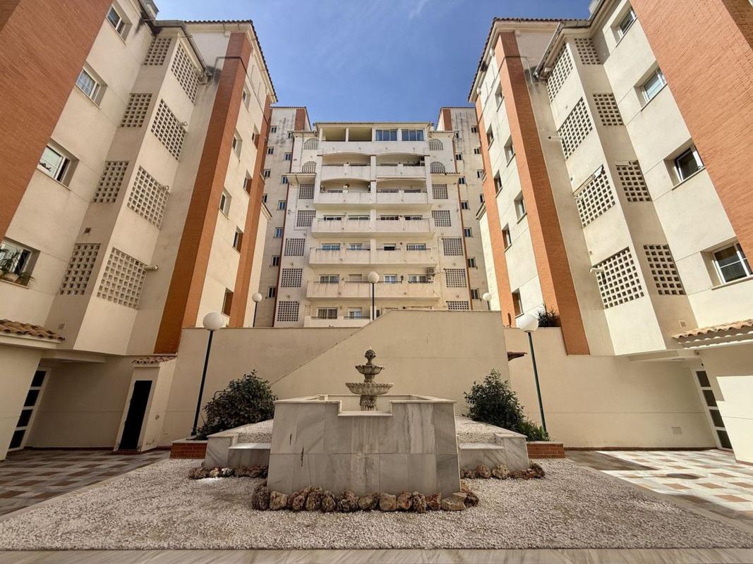Venta de piso en Piso en Calle del Naranjo, Puerto de Estepona, Estepona, Estepona
 photo 3