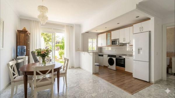 Sale of flat in Piso en Bulevar Príncipe Alfonso de Hohenlohe, La Carolina-Guadalpín, Marbella, Marbella
thumbnail 2