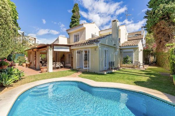 Casa o chalet independiente en Urbanizacion Alhambra del Mar, La Carolina-Guadalpín, Marbella photo 1