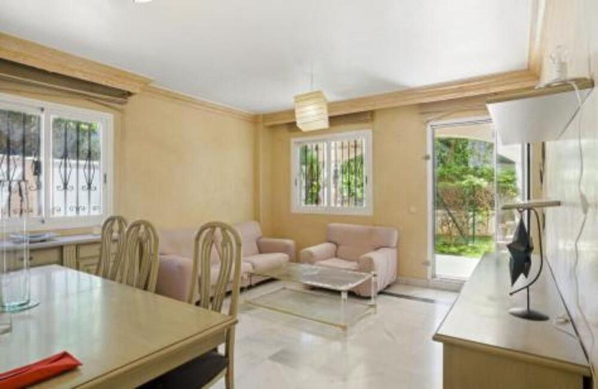Продажа квартиры на Piso en Calle Teba, La Carolina-Guadalpín, Marbella, Марбелла
 photo 3