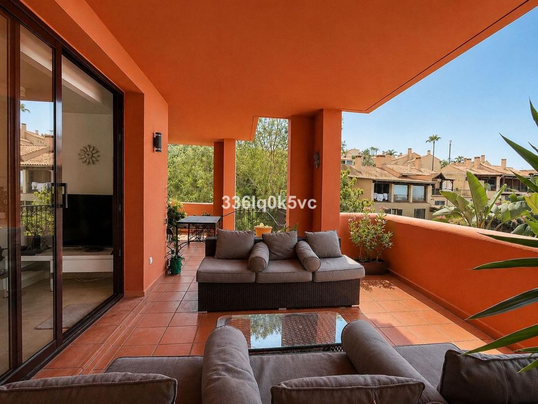 Venta de piso en Piso en Urbanizacion Puerto de los Almendros, Los Arqueros-Puerto del Almendro, Benahavís, Benahavís
photo 3