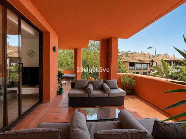 Venta de piso en Piso en Urbanizacion Puerto de los Almendros, Los Arqueros-Puerto del Almendro, Benahavís, Benahavís
 photo 3