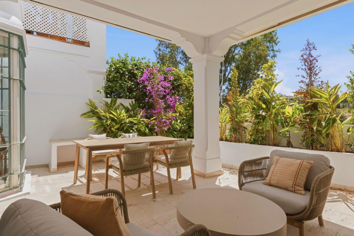 Venta de chalet adosado en Chalet adosado en Guadalmina Alta, Marbella , Marbella photo 2