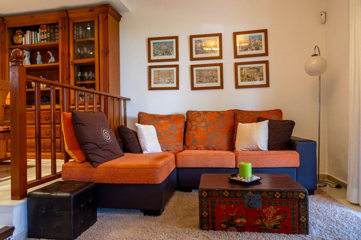 Продажа таунхауса в Chalet adosado en Bahia Azul, Guadalobón, Estepona , Эстепона photo 4