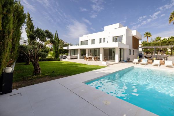 Casa o chalet independiente en Urbanizacion n Andalucia 22d, Las Brisas, Marbella photo 1