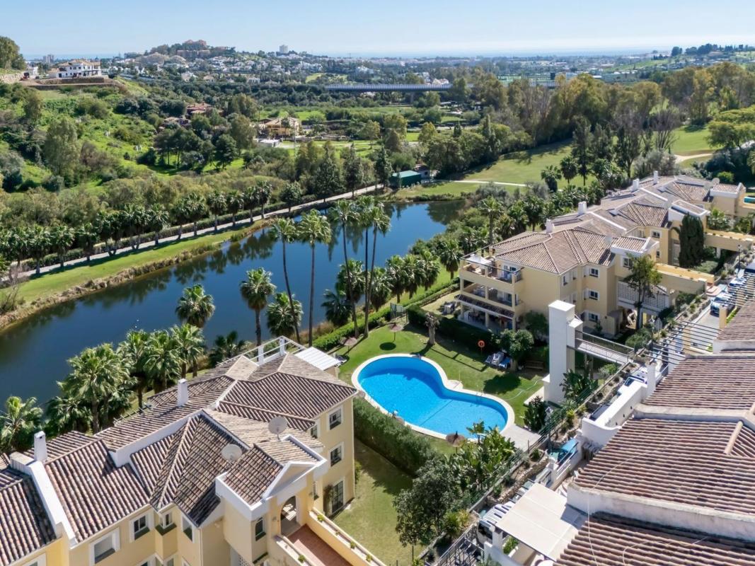 Venta de piso en Piso en Urbanizacion el Herrojo, La Quinta, Benahavís, Benahavís
photo 2