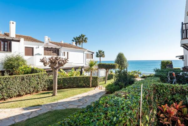 Chalet adosado en Bahia Azul, 152, Guadalobón, Estepona photo 1