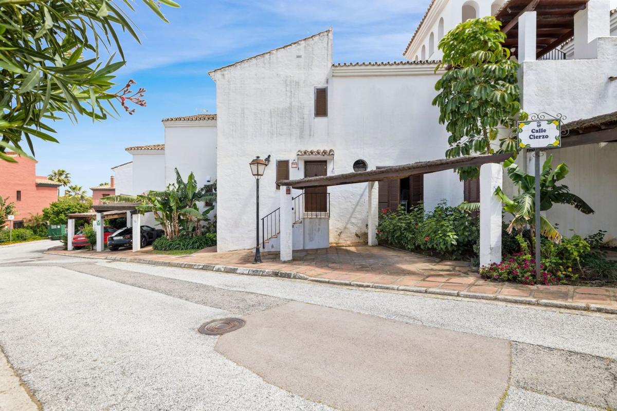 Sale of townhouse in Chalet adosado en Bahia Azul, 152, Guadalobón, Estepona , Estepona photo 2