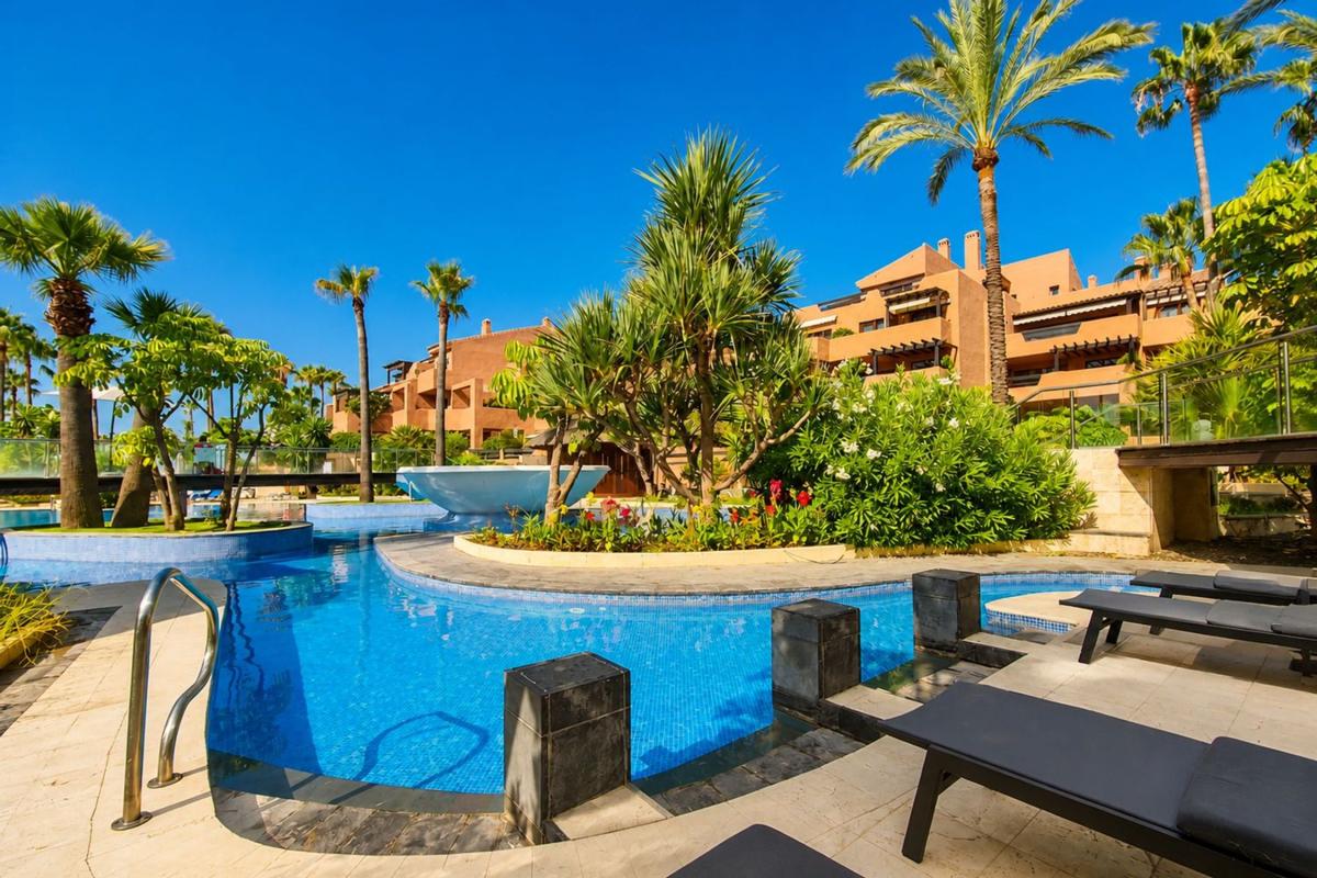 Venta de piso en Piso en Calle Océano Ártico, Kempinski, Estepona, Estepona
photo 1