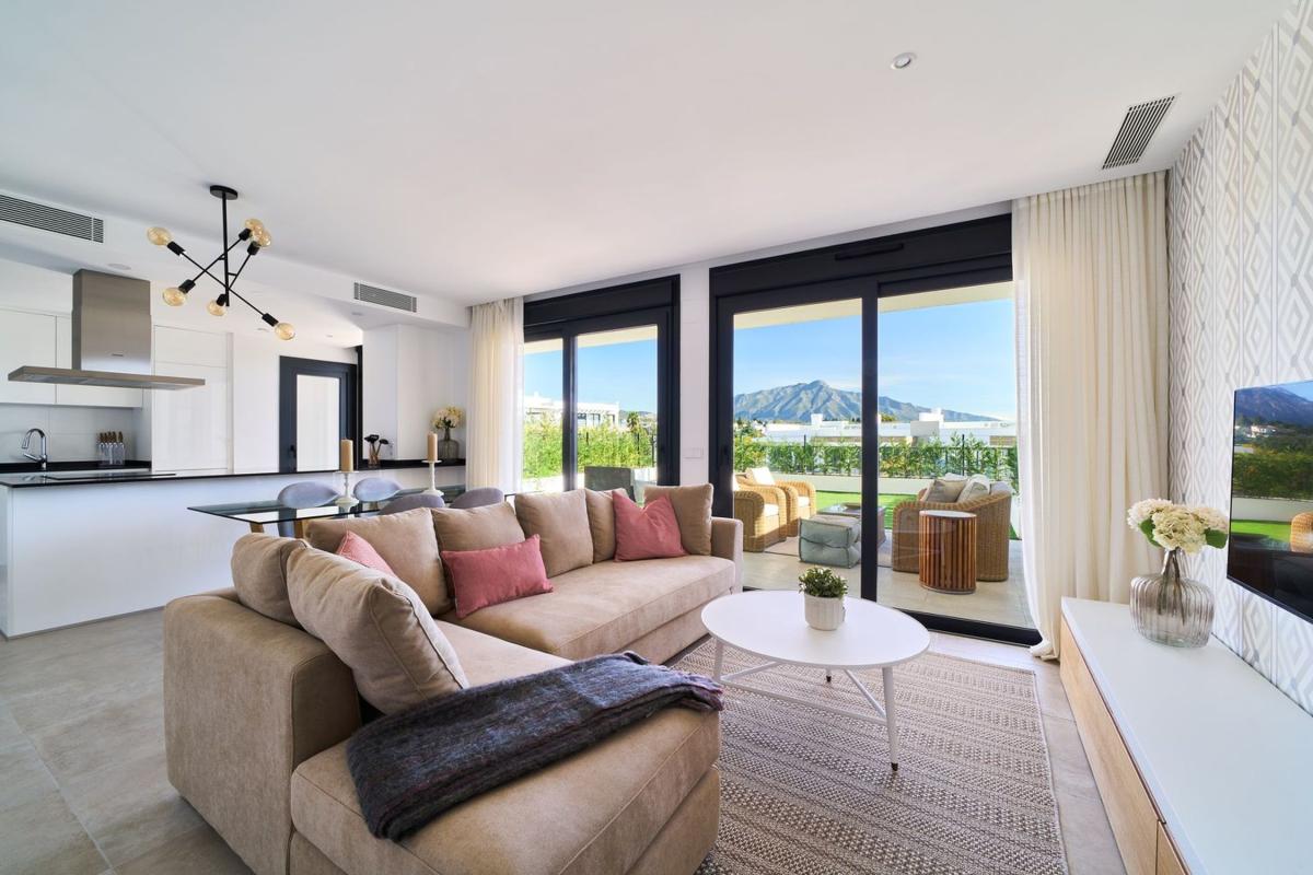 Venta de piso en Piso en Paraiso-Barronal, Estepona, Estepona
 photo 2