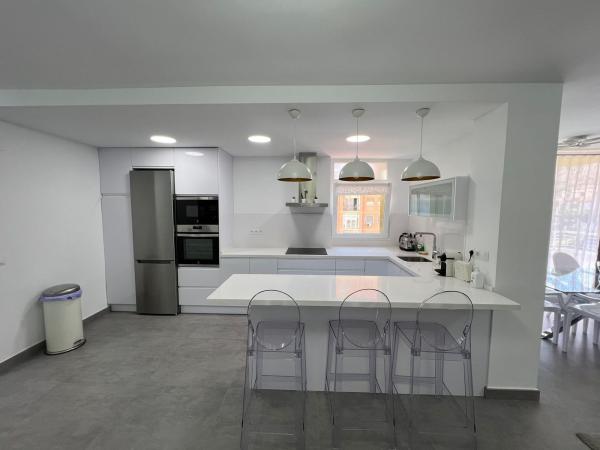 Venta de piso en Piso en Avenida de Sorolla, 37, Ayuntamiento, Torremolinos, Torremolinos
photo 1