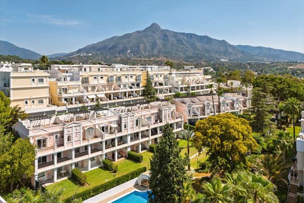 Chalet adosado en Avenida del Prado, 71, Aloha, Marbella thumbnail 2