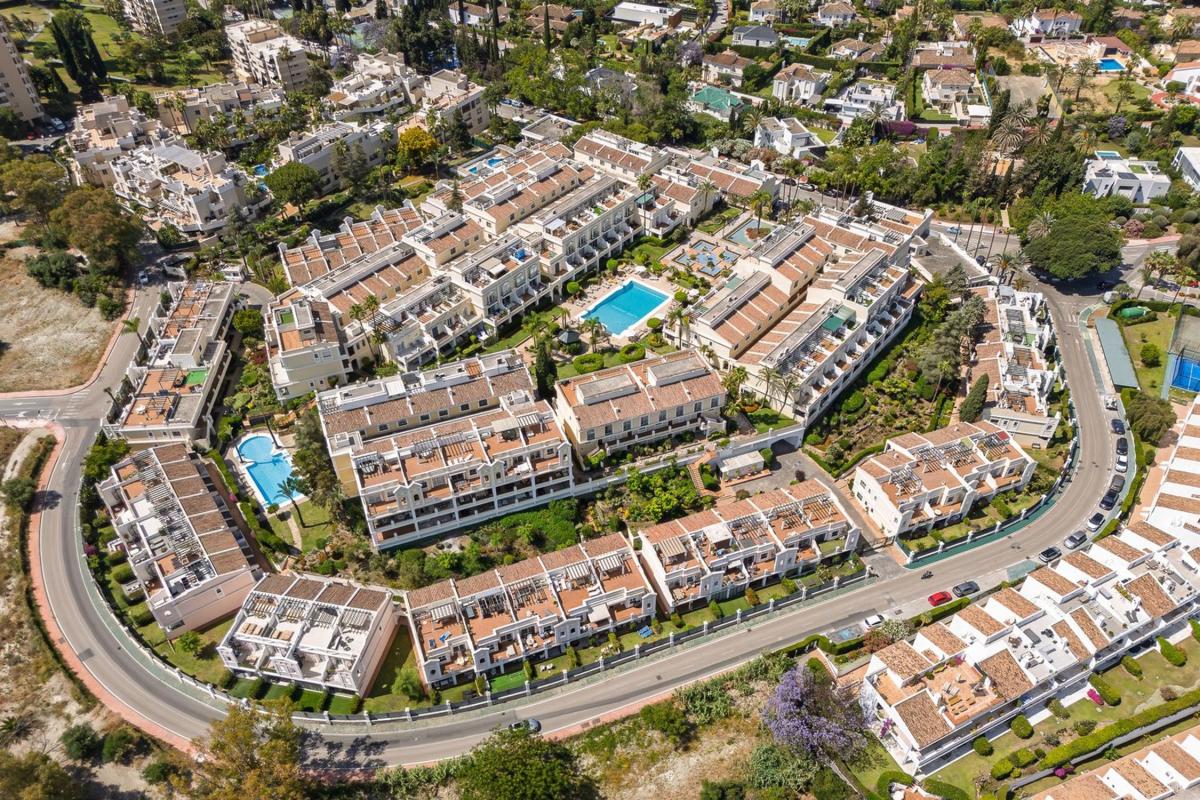 Sprzedaż szeregowego domku w  Chalet adosado en Avenida del Prado, 71, Aloha, Marbella , Marbella photo 4