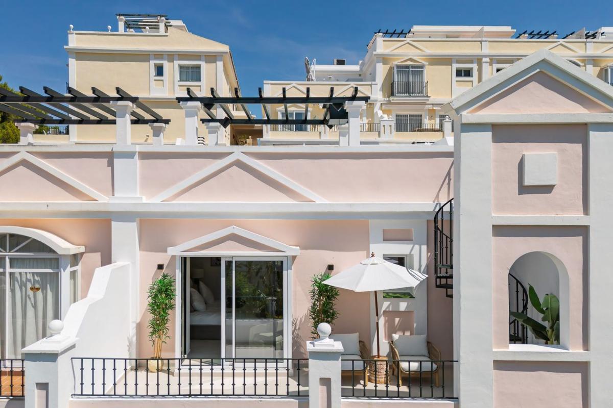 Sprzedaż szeregowego domku w  Chalet adosado en Avenida del Prado, 71, Aloha, Marbella , Marbella photo 5