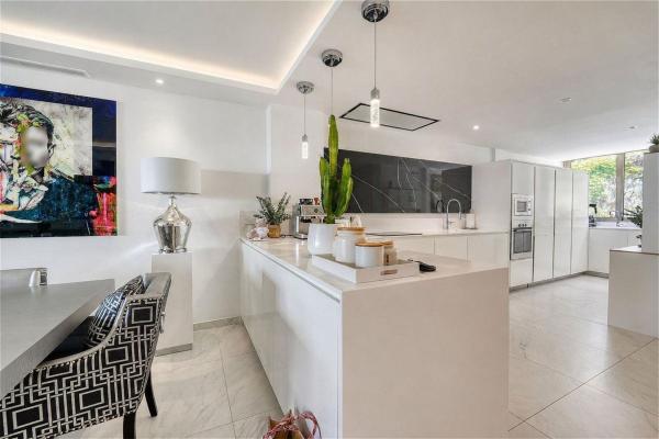 Venta de piso en Piso en Los Arqueros-Puerto del Almendro, Benahavís, Benahavís
 photo 4