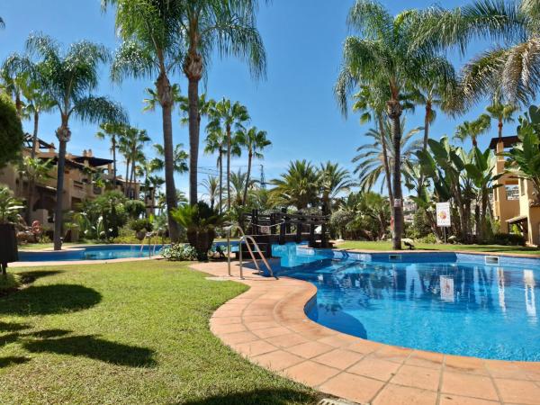 Продажа квартиры на Piso en Urbanización Dos Hermanas II, 2 a, Nueva Atalaya, Estepona, Эстепона
photo 1
