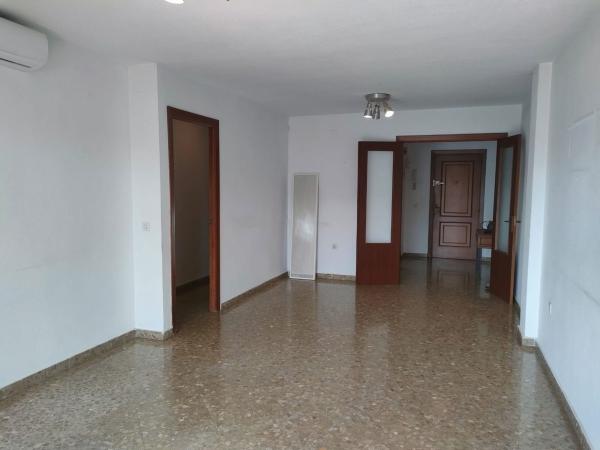 Venta de piso en Piso en Calle Magistrado Salvador Barbera, La Florida - Parque norte, Málaga, Málaga
thumbnail 3
