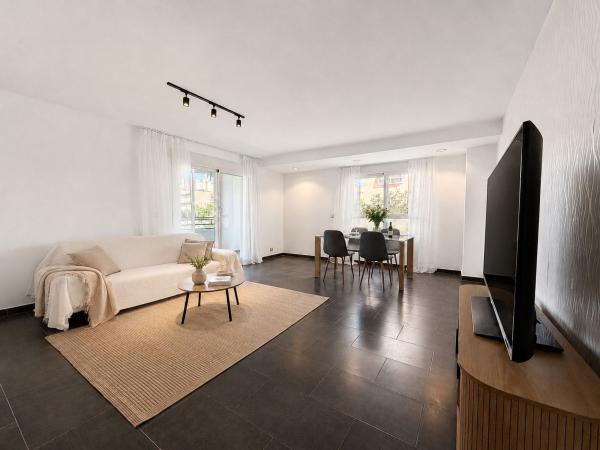 Sale of flat in Piso en Calle Agustín Gosálvez Orts, Altozano, Alicante / Alacant, Alicante
photo 1