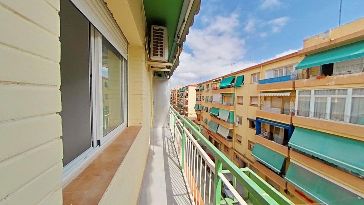 Sale of apartment in Piso en Carolinas Altas, Alicante / Alacant, Alicante
photo 2