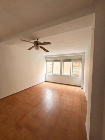 Sale of flat in Piso en Calle salinas, Altozano, Alicante / Alacant, Alicante
photo 1